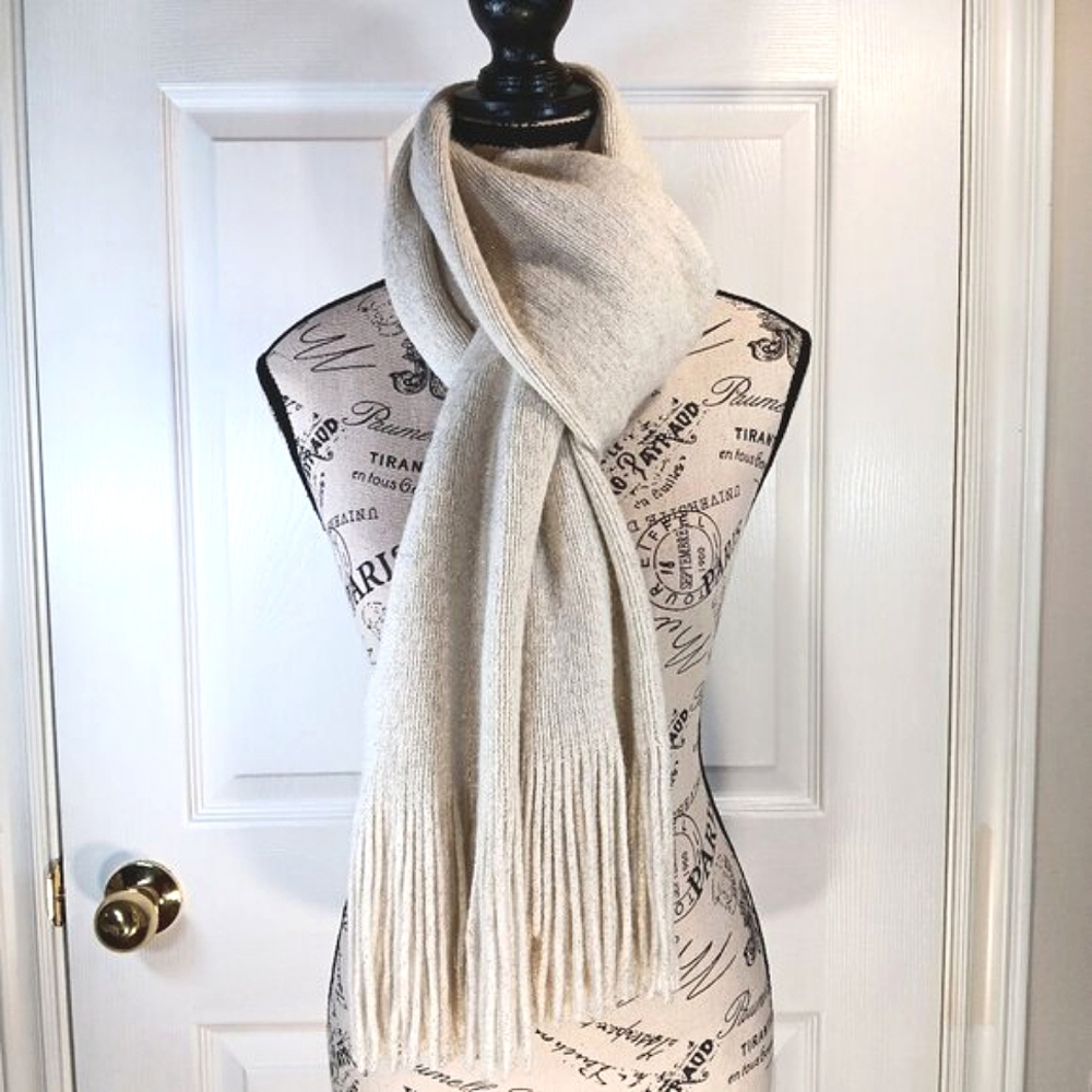 NWOT Cleo Elegant Shimmer Knit Scarf Cream Silver Cozy Women's OS